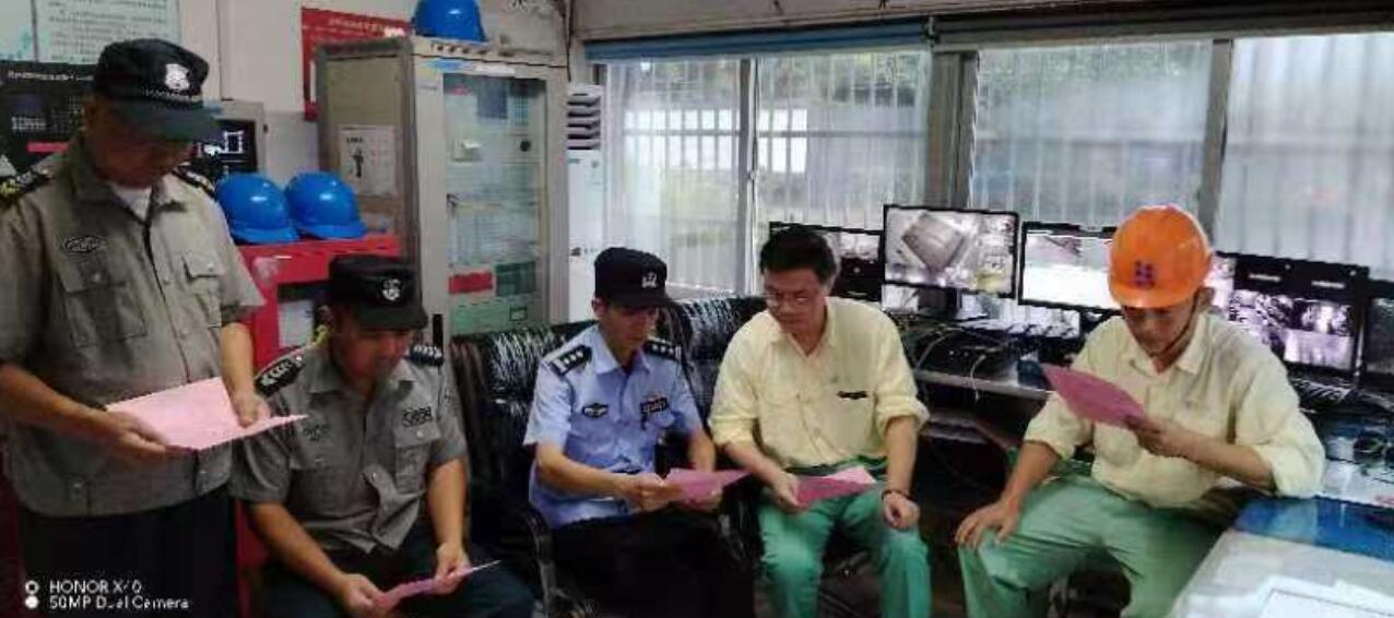 錫山分局八士派出所到化藥化工(無(wú)錫)有限公司開展打擊整治網(wǎng)絡(luò)謠言宣傳工作